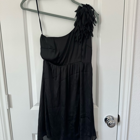 Francesca's Collections Dresses & Skirts - Francesca's Collections Black One Shoulder Dress